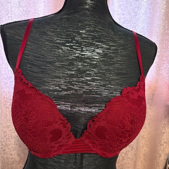 Victoria's Secret Lace Bra - Picture 1 of 4